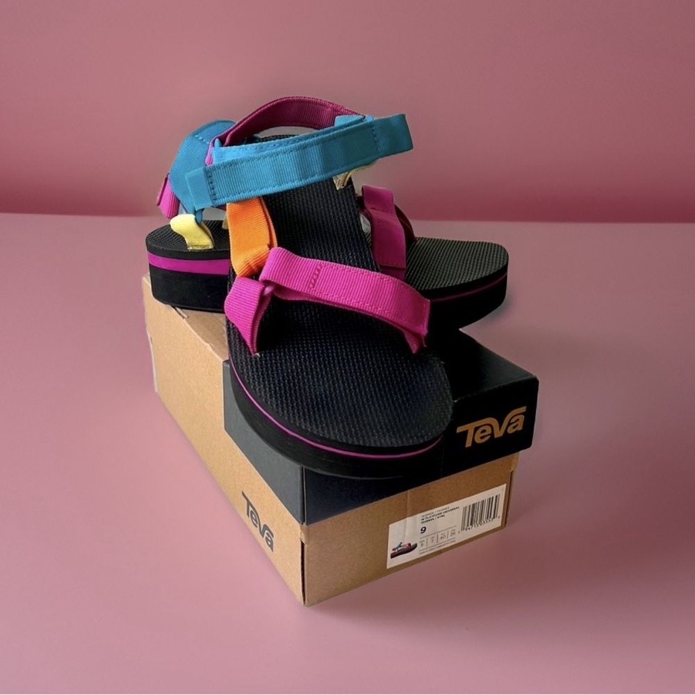 EUC ladies size 9 Teva, flat form universal multicolor
